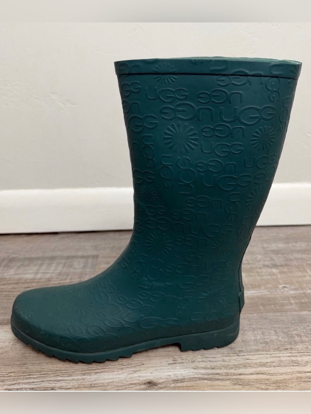 UGG Wilshire Logo Waterproof Rubber Tall Rain Boots-size 8 *like NEW*